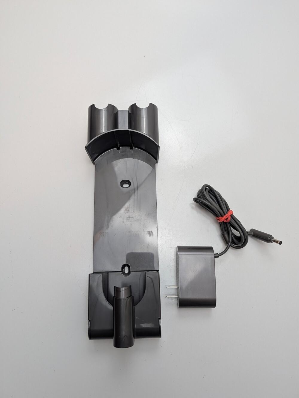 Dyson Wall Mount Bracket Docking Station T110489 W/Charger 205720-02 for V7 V8
